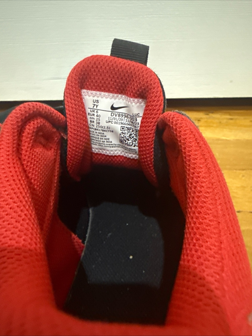 Nike Team Hustle Kids Black and Red Velcro Strap Sneakers - Picture 6 of 7